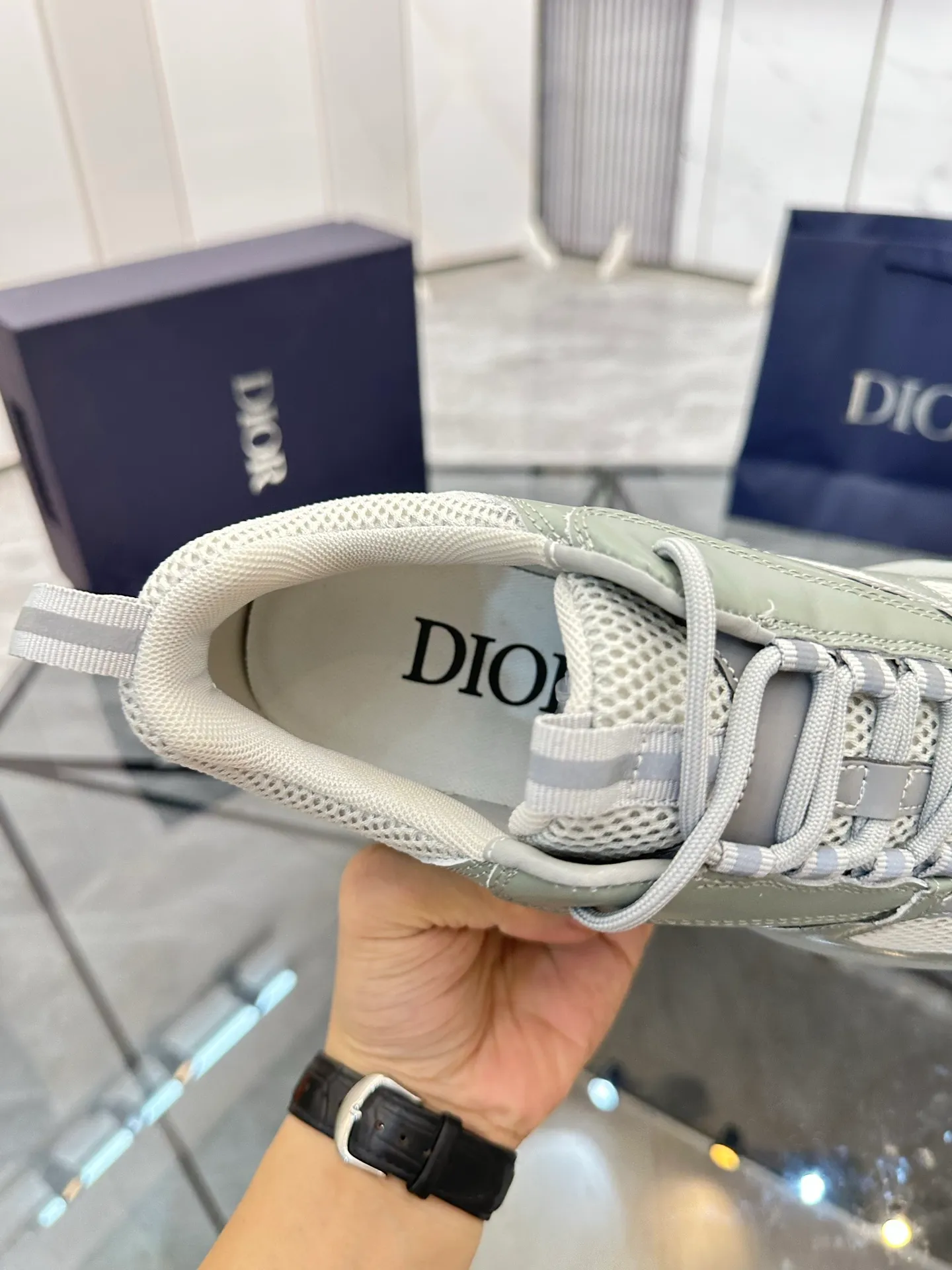 Men's shoes: 💰P460¥ Ready in Guangzhou, fully packaged Product trademark: Dior* "Dior*" low-top casual shoes Regular size: 38-46 (can be customized to 47) B22 Product materials: imported cowhide leather upper spliced ​​with original fabric, breathable lining, original outsole. Number: 920